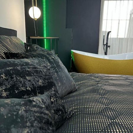 Apartament Premium Ze Zlota Wanna W Sypialni Widok Na Morze Dyskretny Taras Z Lozkiem - Baltyckie Sarbinowo 18 Exterior foto