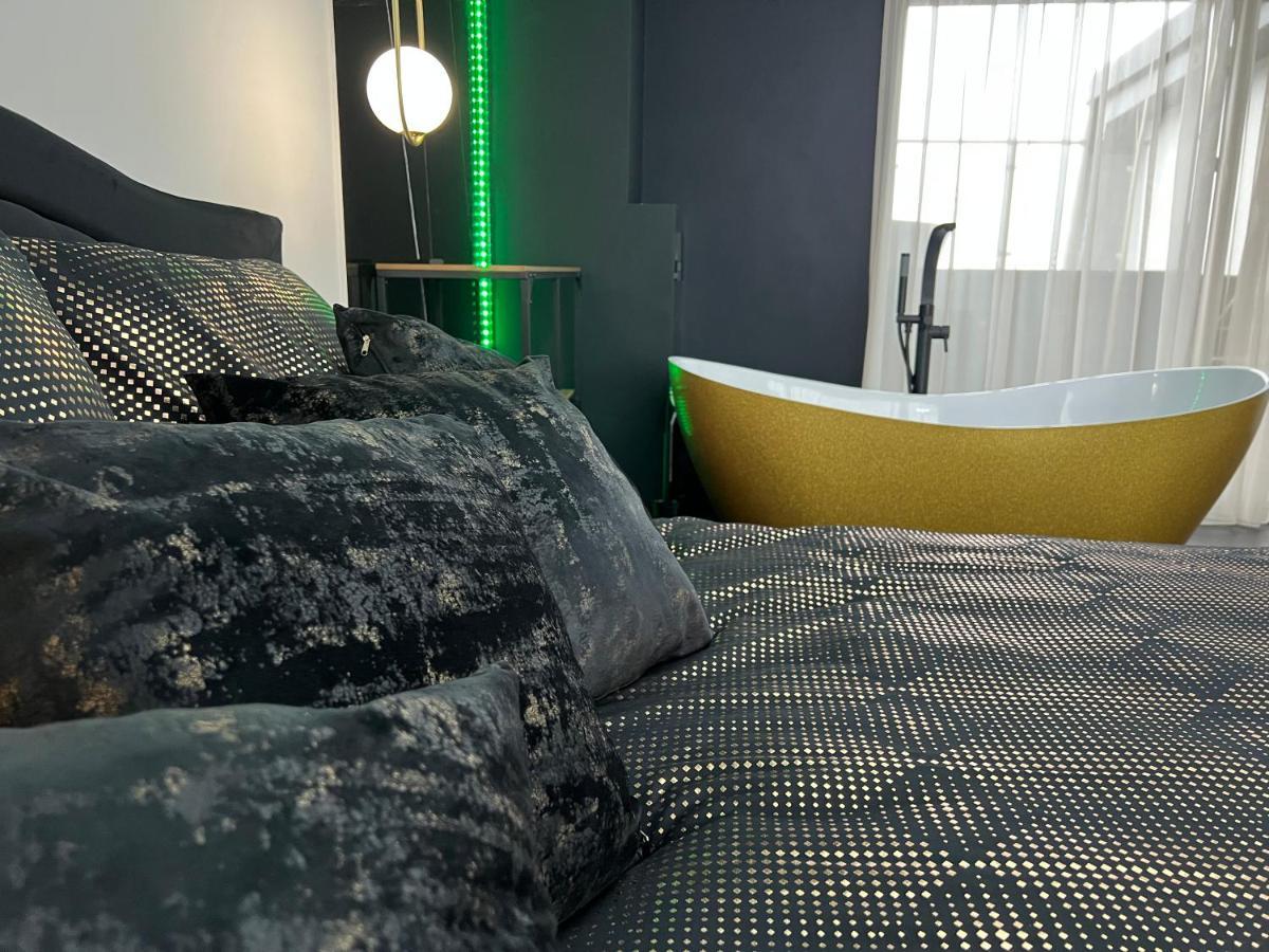 Apartament Premium Ze Zlota Wanna W Sypialni Widok Na Morze Dyskretny Taras Z Lozkiem - Baltyckie Sarbinowo 18 Exterior foto