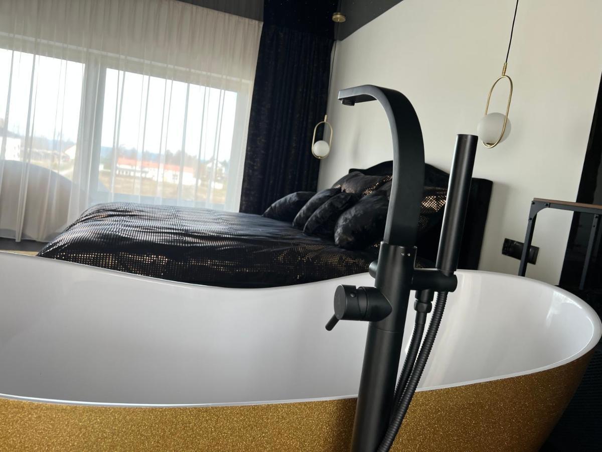Apartament Premium Ze Zlota Wanna W Sypialni Widok Na Morze Dyskretny Taras Z Lozkiem - Baltyckie Sarbinowo 18 Exterior foto